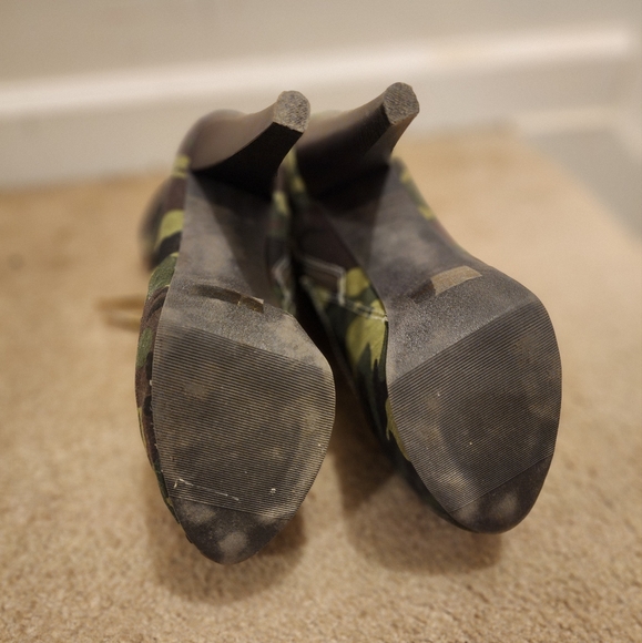 Camouflage High Heel Boots - Picture 2 of 5
